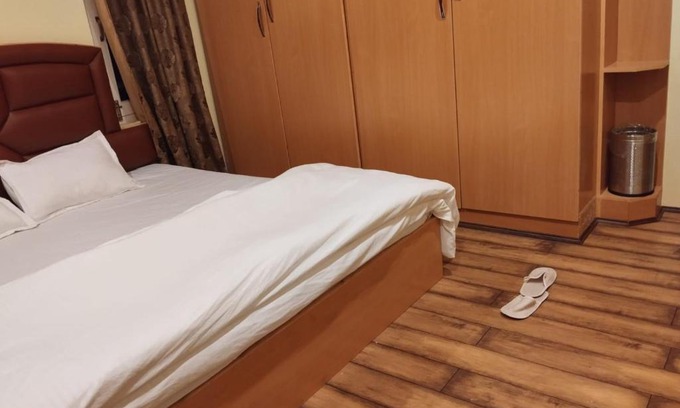 Srinagar Apartment | Lit Homestay