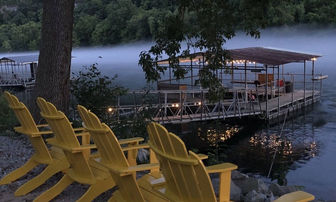 Lakeview Cabin | Little Blue is 190 FT from river Semi-Private Solar lit Dock&Ramp Wifi Sleeps 8