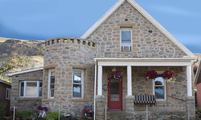 Gardiner House | Little Castle In The Heart of Gardiner