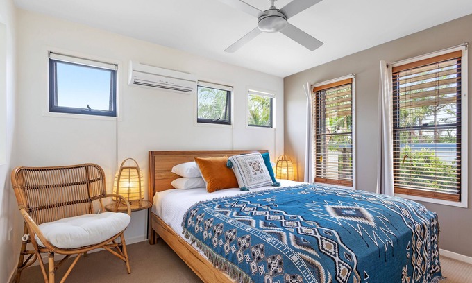 Mudjimba House | Little Whale House a Beachside Oasis the heart of the Sunshine Coast, 🐶 friendly