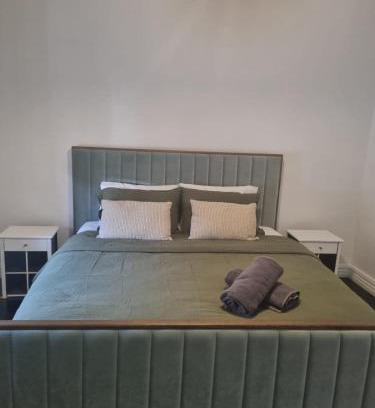 Fitzroy House | Little Yellow Guesthouse