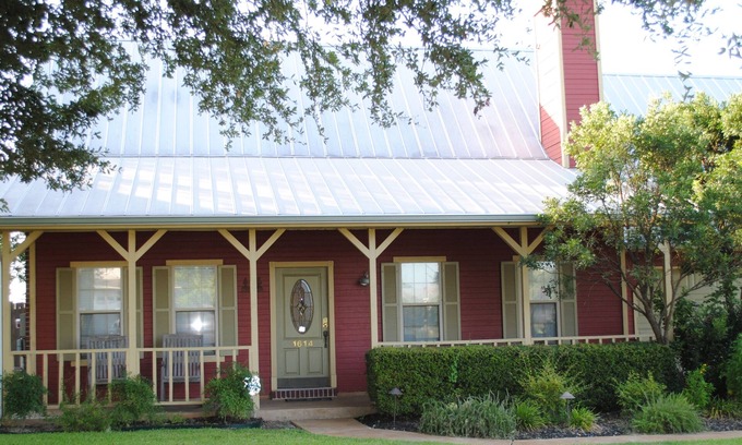 Gruene House | Live like a local -walking distance from Historic Gruene