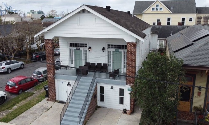 Uptown Historic District House | Lively Uptown Getaway Steps from historic Magazine