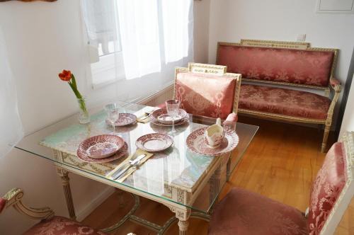 Donaustadt Apartment | Living like Sisi