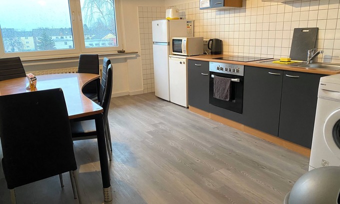 Wanheimerort Apartment | Living with a view of the Rhine - 3rd floor