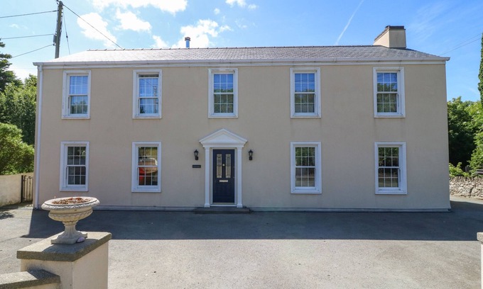 Amlwch House | LLECHOG, family friendly, with open fire in Cemaes Bay