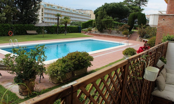 Lloret de Mar Apartment | Lloret de Mar, 5 min walk to Fenals beach. Pool & Garden!