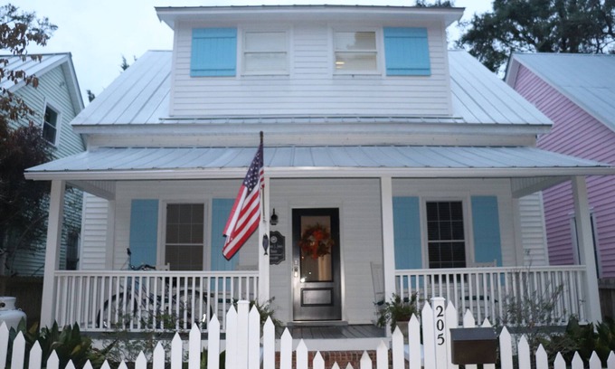 Southport Cottage | Loaded Luxury Large Historic Cottage-Heart of Historic District-Near Waterfront