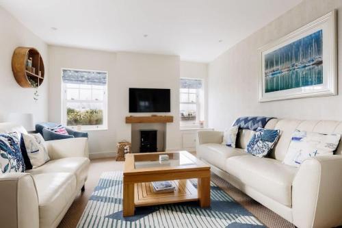 Poole House | Lobster Cottage - Stone's Throw from Vibrant Poole Quay