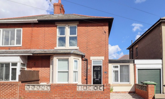 Woodhorn House | LOBSTER POT RETREAT, family friendly in Newbiggin-By-The-Sea