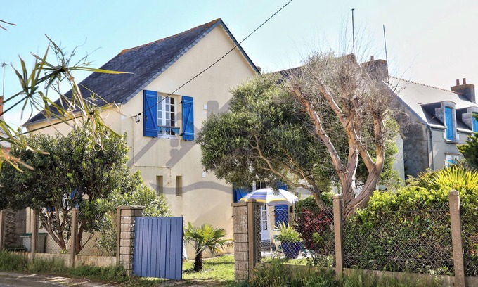 Guilvinec House | LocaLise - Océan Lodge, vacation home with fully enclosed garden