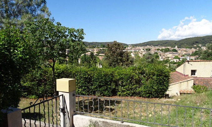 Lorgues Apartment | Location de Vacances à Lorgues Avec vue sur la Ville