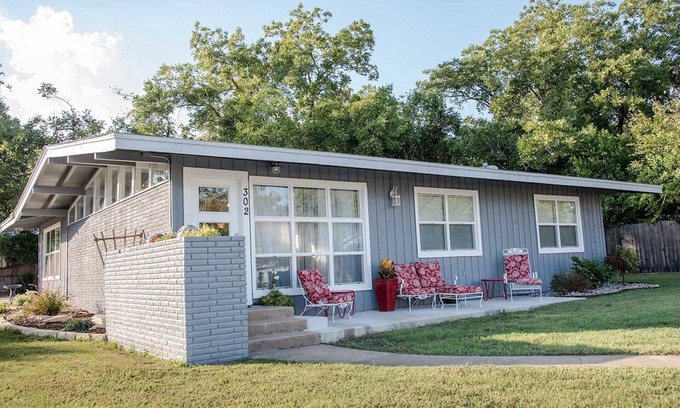 Fredericksburg House | Location, Location! Only 2 Blocks to Downtown Main Street! New! Hot Tub!