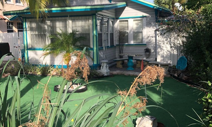 Lake Worth Cottage | location, location, location!