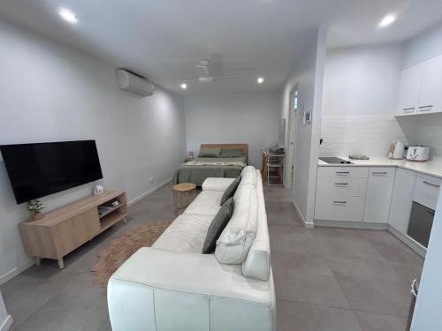 Manly Apartment | Location, location, location - modern studio