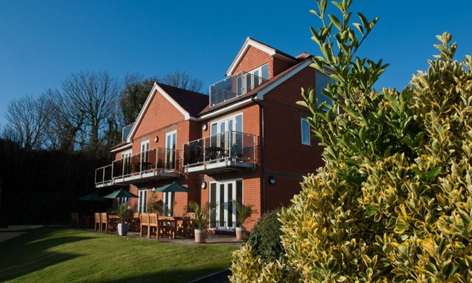 Ore Apartment | Location Location! Spacious 2 Bed Apt Hastings - Country & Sea Views
