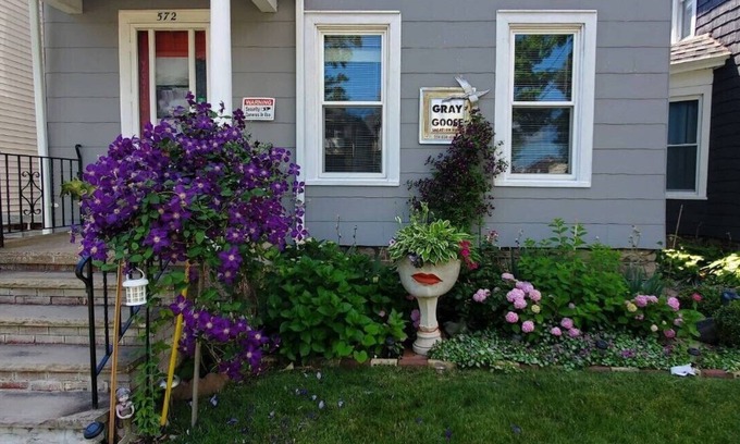 Downtown Niagara Falls House | Location! Location! "Gray Goose" - walk to Falls, Casino and Attractions