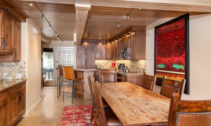 Snowmass Village Condo | Location & LUXURY! 2bd2ba HotTub & amenities galore on slopes of Snowmass Resort