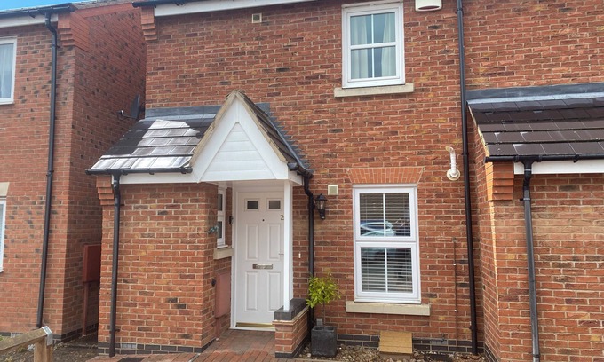 Oakham House | Location, Parking, Amenities, Playground: The Full House, 5 minutes from Station