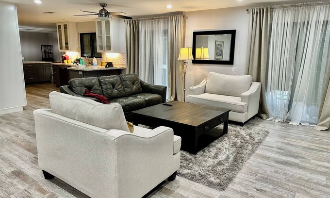 Sun City West House | LOCATION, PRIVATE POOL, FAMILY OWNED AND OPERATED