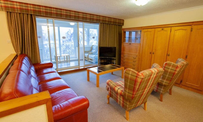 Kinloch Rannoch Cottage | Loch Rannoch Red Squirrel Lodge (5) - Retreat Group