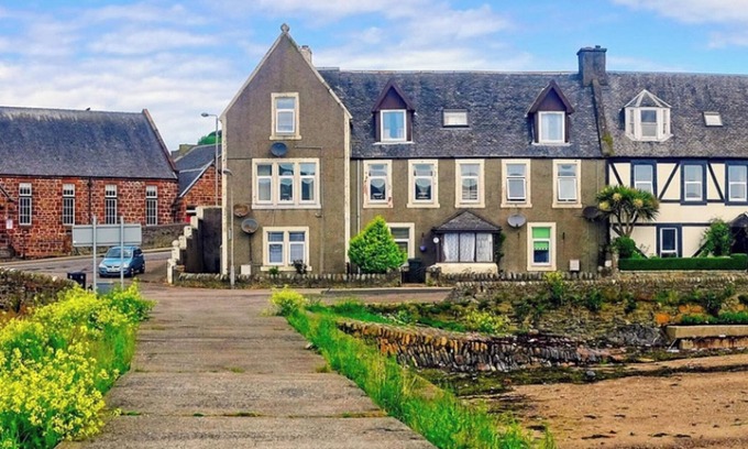 Campbeltown Apartment | Loch Views Apartment Sleeps 2-Pets Ok-Free Parking