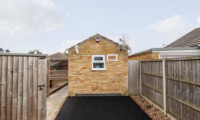 Mablethorpe and Sutton Cottage | Lockdown Lodge