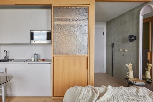 Friedrichshain-Kreuzberg Hotel | Locke at East Side Gallery