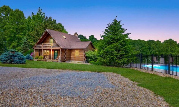 Rockbridge Cabin | Lodge and carriage house with 7 combined bedrooms, ponds and private pool! Across from State Forest!