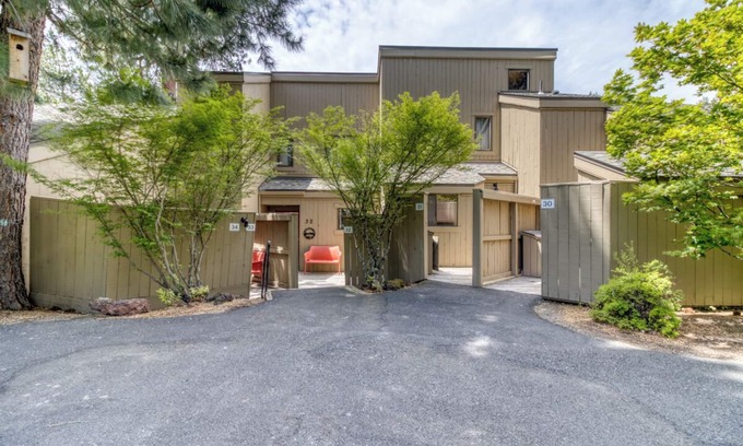 Black Butte Ranch Condo | Lodge Condo 32, 33 & 34 - Close to Black Butte Lodge