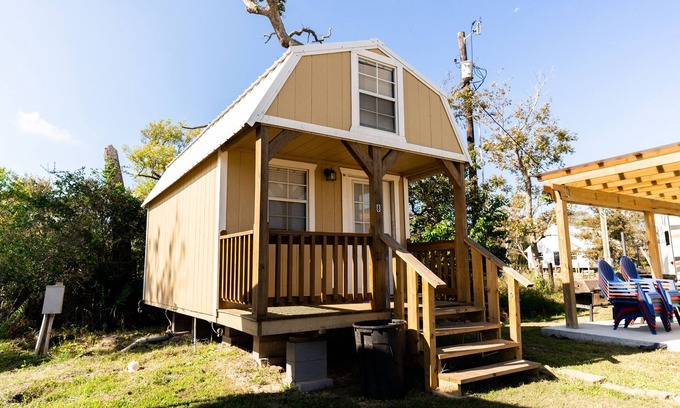 Brazoria Cabin | Lofted Cabin w/ 2 beds! Large walk-in shower & ktichen - Short walk to the river