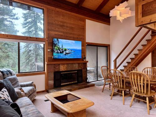 Truckee Apartment | Lofty Retreat, Condo in Northstar