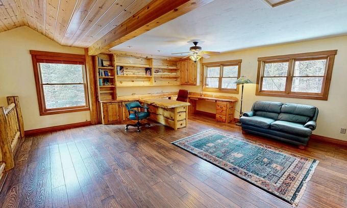 Moran House | Log Cabin close to National Parks
