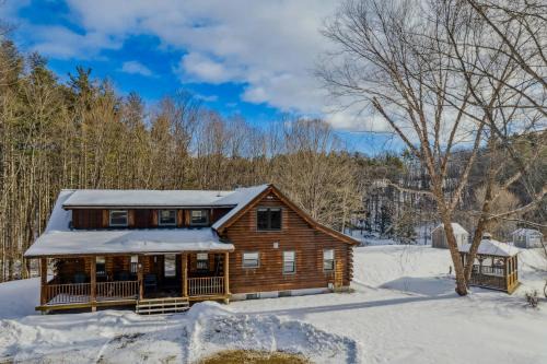 Hartland House | Log Cabin Fireplace Upper Valley - Wooded Chalet