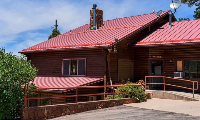 Cedar City Cabin | Log Cabin, sleeps 13, near Cedar City Utah