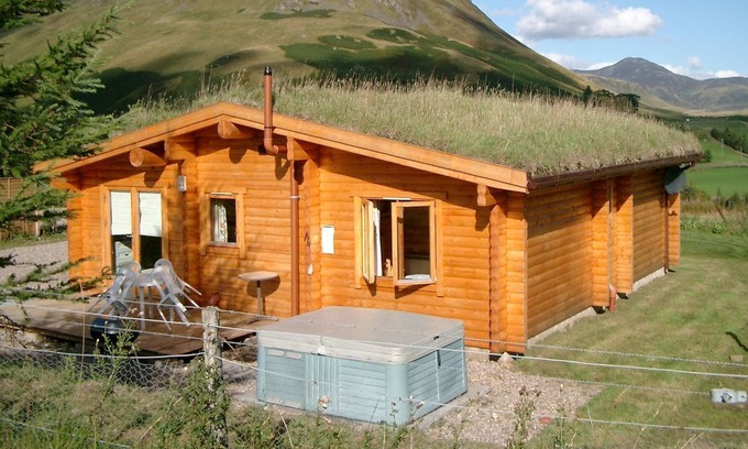 Spittal of Glenshee Cabin | Log Cabin with Hot Tub & Sauna for 4/5 | In the Cairngorm National Park | Great Views