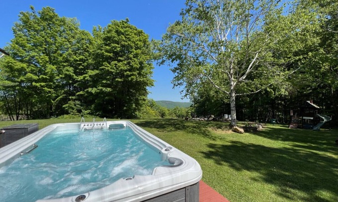 Clemons Apartment | Log Cabin w/Hot Tub minutes to Lake George Marina