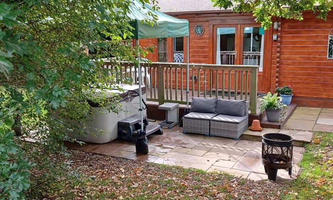 Maidstone Cabin | Log cabin with hot tub , dog friendly. ideal for walkers or a romantic break
