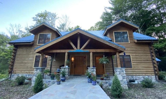 Spencer Bed & Breakfast | Log Country Inn Bed and Breakfast of Ithaca