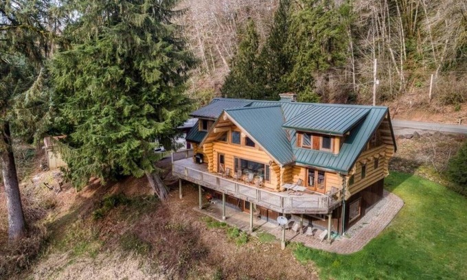 Seaside House | Log Home on Nehalem River 1500sf lower level is all yours. Fish, hike, hunt.