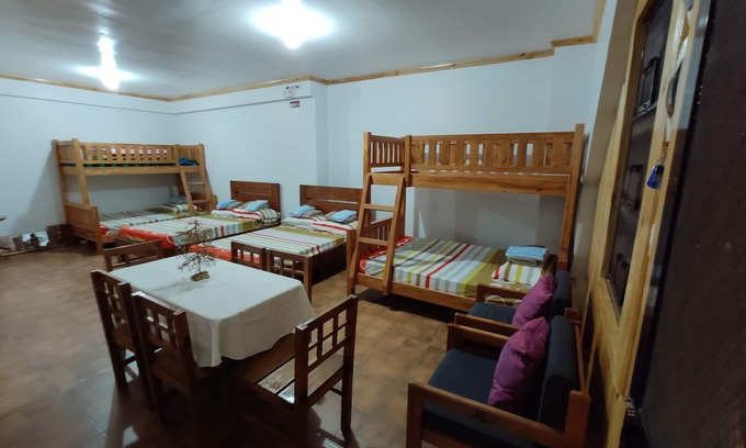 Baguio House | Log Homes Inspired Unit 2 w/Wi-Fi and Cable
