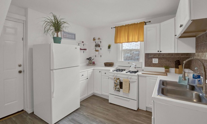 West Bucktown Apartment | Logan Square Attic Cozy Apartment