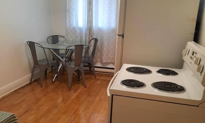 Cote-Des-Neiges—Notre-Dame-De-Grace Apartment | Logement Près des Hopitaux et Universités