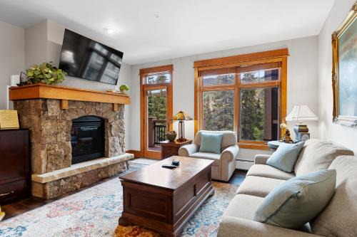 River Run Apartment | Lone Eagle 3017