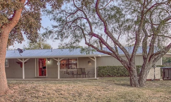 Fredericksburg Cabin | Lone Star Cabin No. 2 - Texas Hill Country
