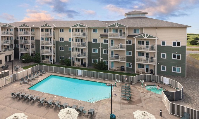 Long Beach Resort | Long Beach, Washington: 1 Bedroom Suite w/Direct Beach Access, Pools & More