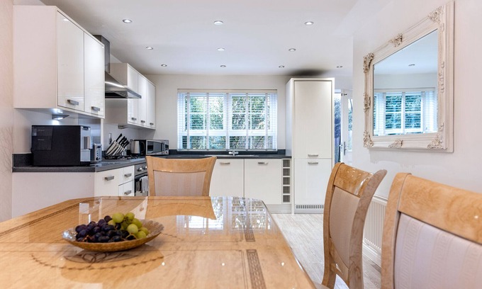 Peterborough House | ✅LONG STAYS 20% OFF-LARGE 4BED-PoolTable-Parking✅