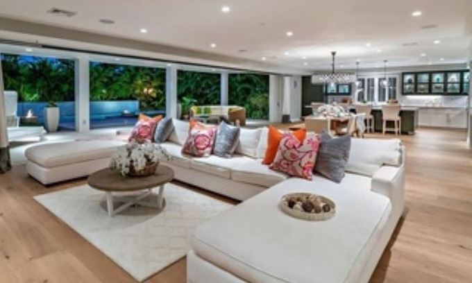 Kahala House | Long term rental near beach in Kahala with Pool