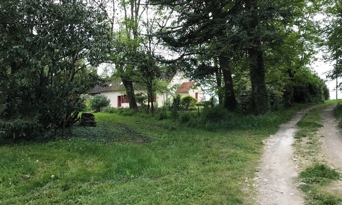 Tendron House | Longère in Berry with swimming pool on the edge of a castle park