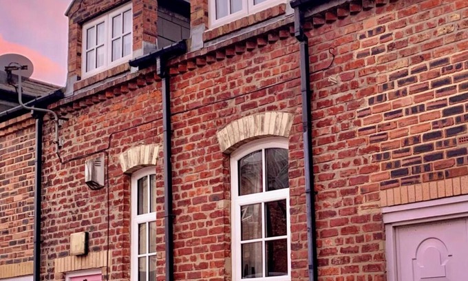 Tynemouth Cottage | Longsands Hideaway Cottage - Sleeps 4 - Parking
